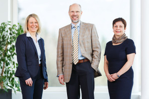 Das STUDIA Team, von links nach rechts: Eva Gegenleithner, Dipl.-Math. Wolfgang Baaske (Geschäftsführung), Mag.a Bettina Lancaster
